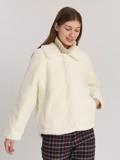 Куртка короткая белая из искусственного меха